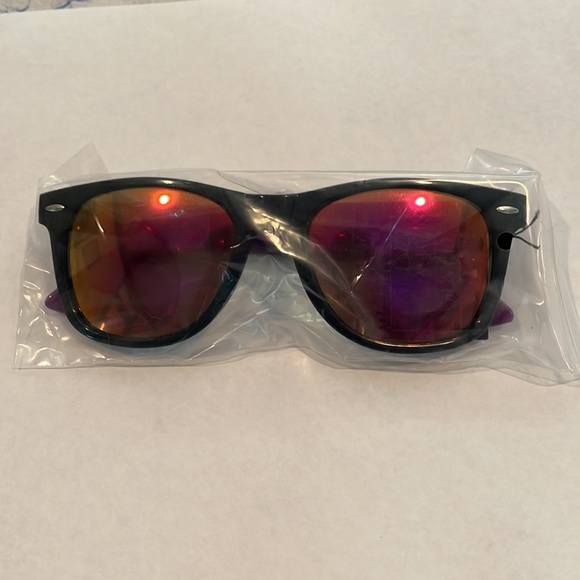 NWT Purple/Black Mirrored Square Sunglasses - Picture 6 of 7